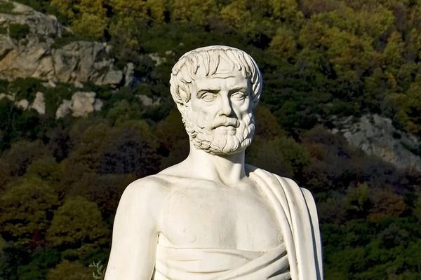 Estatua de Aristóteles situada en Estagira
