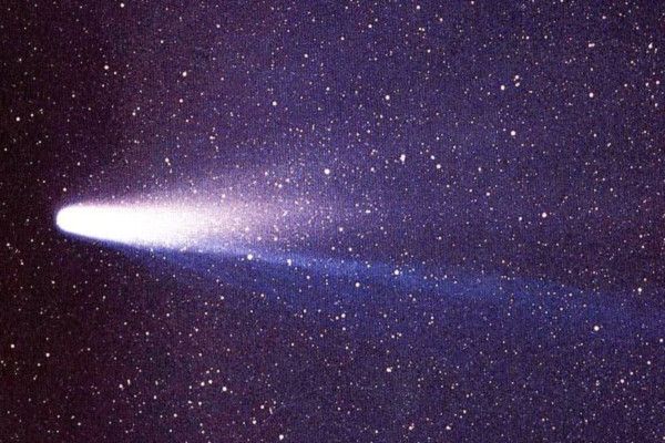 Foto del cometa Halley realizada el 1986 desde la isla de Pascua