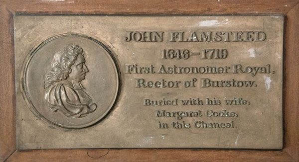 Placa conmemorativa en Burstow que marca la tumba de John Flamsteed