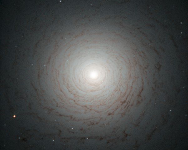 Galaxia lenticular NGC 524