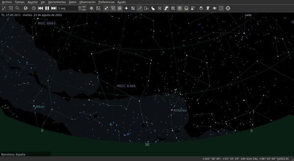 Interfaz del programa KStars con el esquema 'Noche sin Luna'