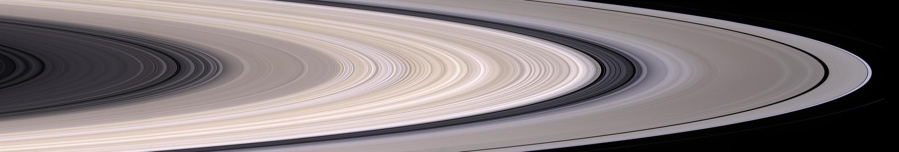 Vista panorámica de los anillos de Saturno