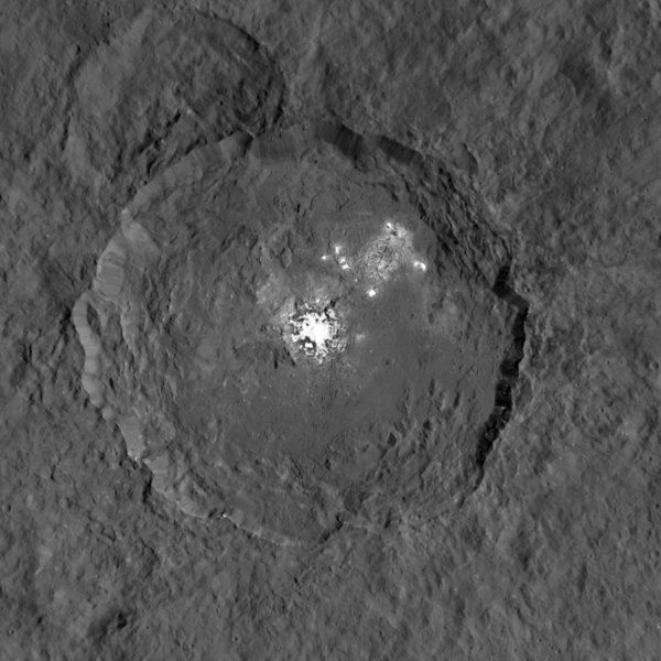 El cráter Occator de Ceres, captado por la sonda espacial Dawn