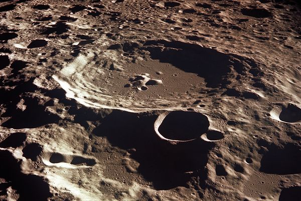 Foto del cráter lunar Daedalus